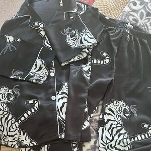 Women’s silk/satin pajamas, like new